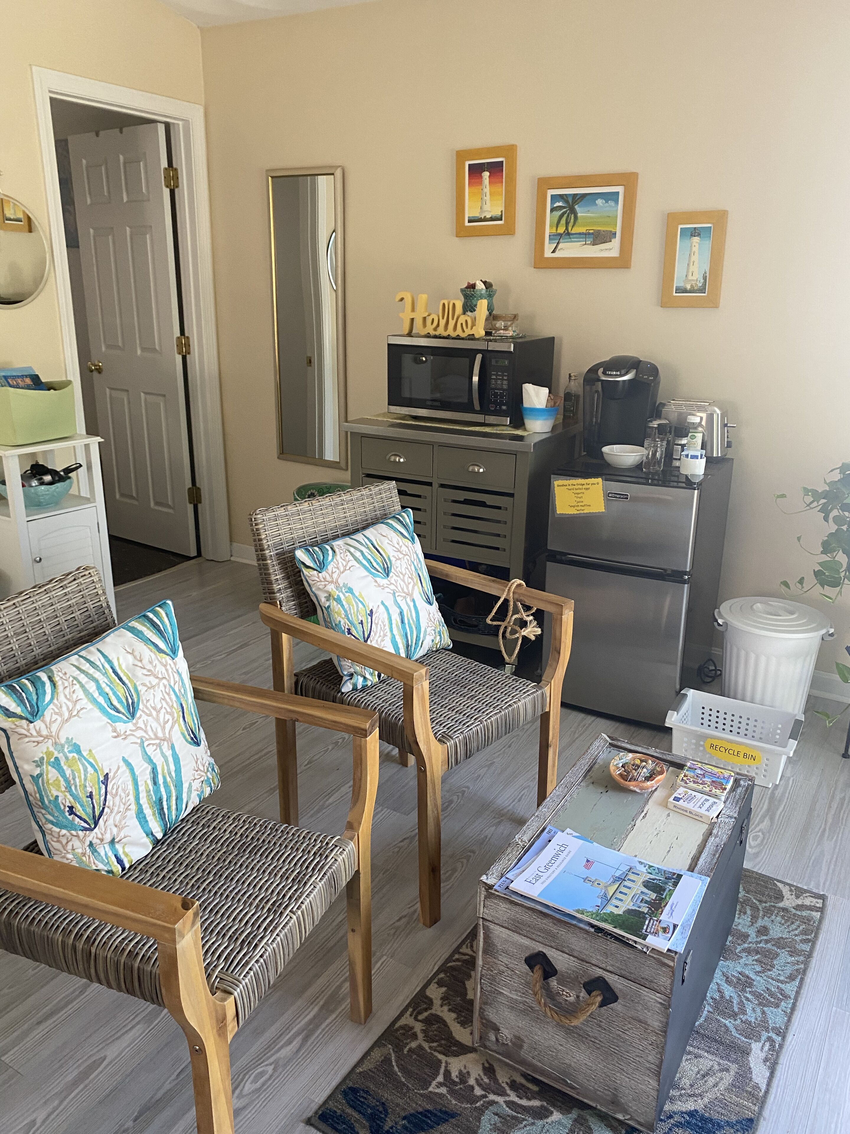 Romantic suite w/deck overlooking Warwick Neck Cove