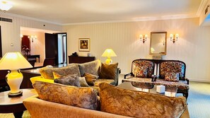 Luxury Room | 1 bedroom, minibar, in-room safe, desk