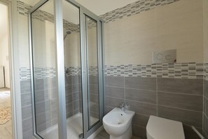 Douche, bidet