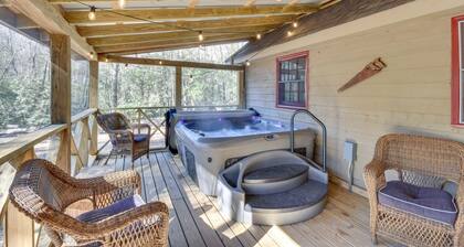 Cozy Creekside Mountain Escape w/ Hot Tub!