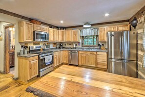 Geladeira, micro-ondas, cooktop, lava-louças