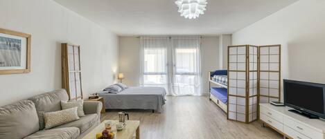 Iron/ironing board, free WiFi, bed sheets