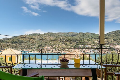 Studio 'Veronis 1' with Sea View, Shared Pool & Wi-Fi