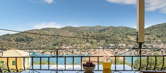 Studio 'Veronis 1' with Sea View, Shared Pool & Wi-Fi