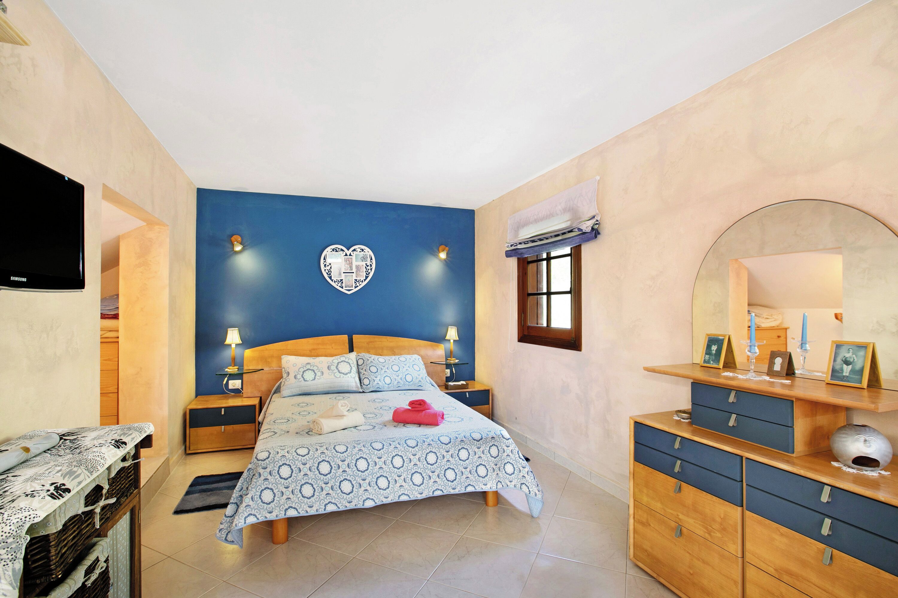 1 chambre, fer et planche à repasser, Wi-Fi gratuit, draps fournis