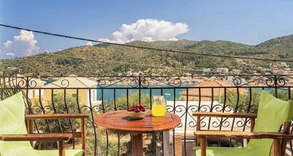 Studio 'Veronis 2' with Sea View, Shared Pool & Wi-Fi