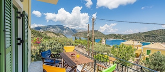 Studio 'Veronis 3' with Sea View, Shared Pool & Wi-Fi