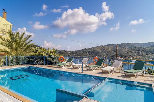 Studio 'Veronis 4' with Sea View, Shared Pool & Wi-Fi