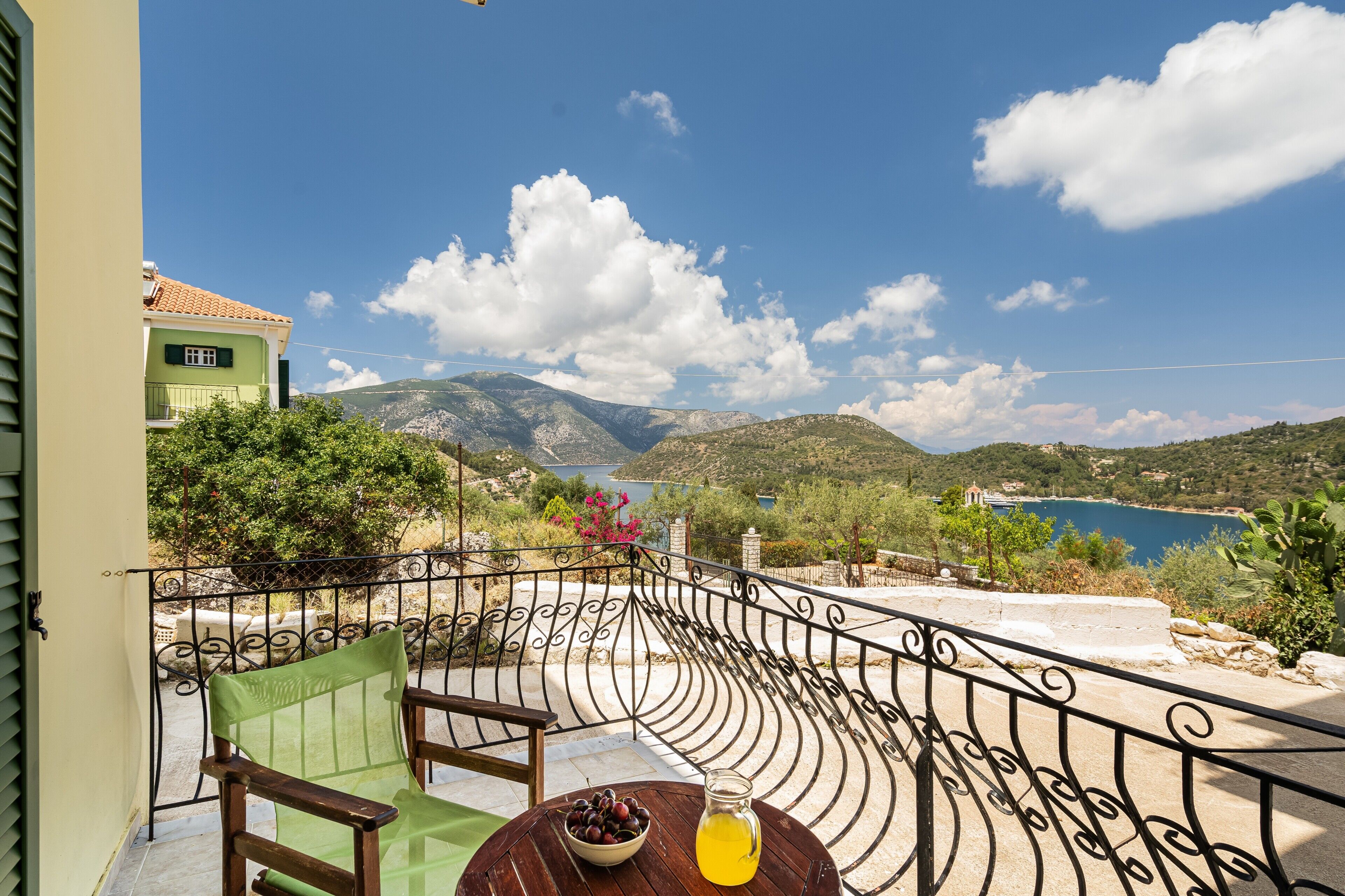 المنطقة المحيطة بالمنشأة