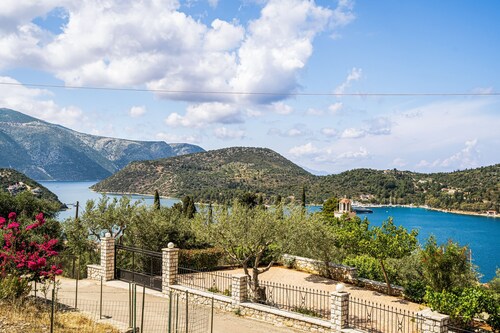 Studio 'Veronis 4' with Sea View, Shared Pool & Wi-Fi