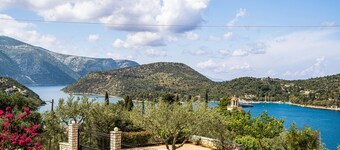 Studio 'Veronis 4' with Sea View, Shared Pool & Wi-Fi