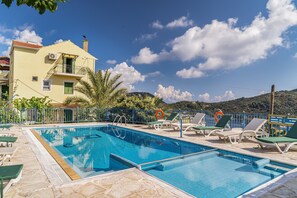 Pool - Studio 'Veronis 4' with Sea View, Shared Pool & Wi-Fi (Ithaca)