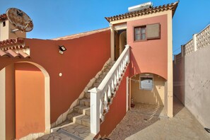 Exterior - Vacation Home Petite Paradise with Sea View, Pool & Wi-Fi (La Laguna)