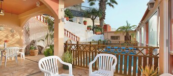 Vacation Home Petite Paradise with Sea View, Pool & Wi-Fi