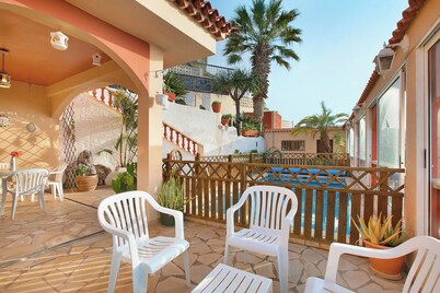 Vacation Home Petite Paradise with Sea View, Pool & Wi-Fi