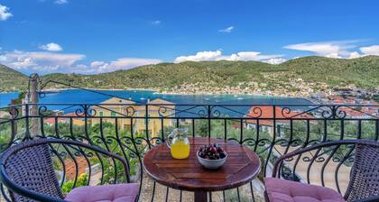 Studio 'Veronis 7' with Sea View, Shared Pool & Wi-Fi