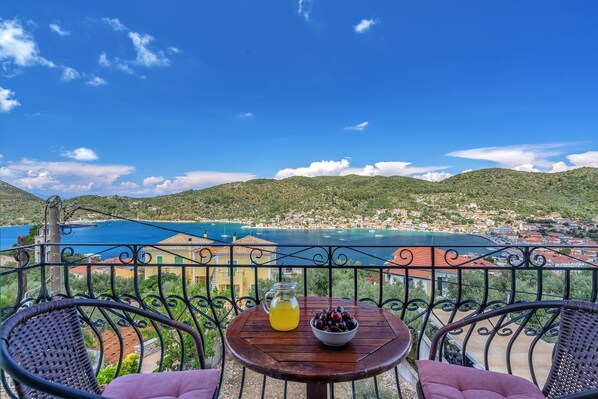 تناول الطعام بالخارج