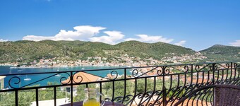 Studio 'Veronis 5' avec vue sur la mer, piscine partagée et Wi-Fi.