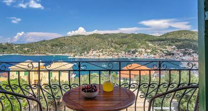 Studio 'Veronis 6' with Sea View, Shared Pool & Wi-Fi