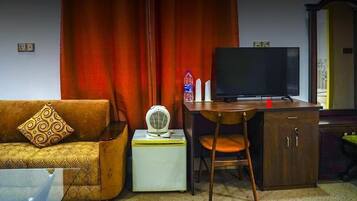 Family Suite | 2 bedrooms, premium bedding, down comforters, desk