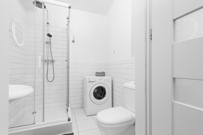 Apartamento, 1 quarto, cozinha | Banheiro | Chuveiro, toalhas de banho, sabonete, shampoo