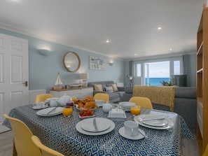 Cottage | Private kitchen | Fridge, dishwasher, electric kettle, toaster