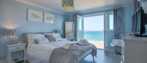 2 bedrooms, individually decorated, individually furnished, free WiFi