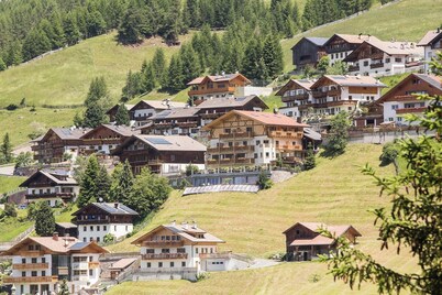 'Hohenegg Apartment Franz 2' con vistas a la montaña, piscina compartida y Wi-Fi