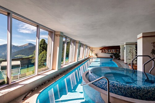 Appartement Franz 2 de Hohenegg avec vue sur les montagnes, piscine partagée et Wi-Fi.