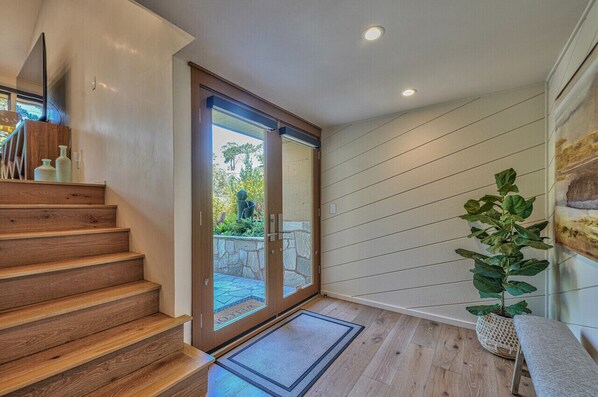 Foyer / Main Entry