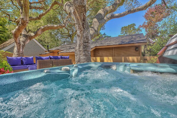 Tina de hidromasaje al aire libre