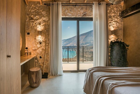 3 chambres, bureau, fer et planche à repasser, lit parapluie