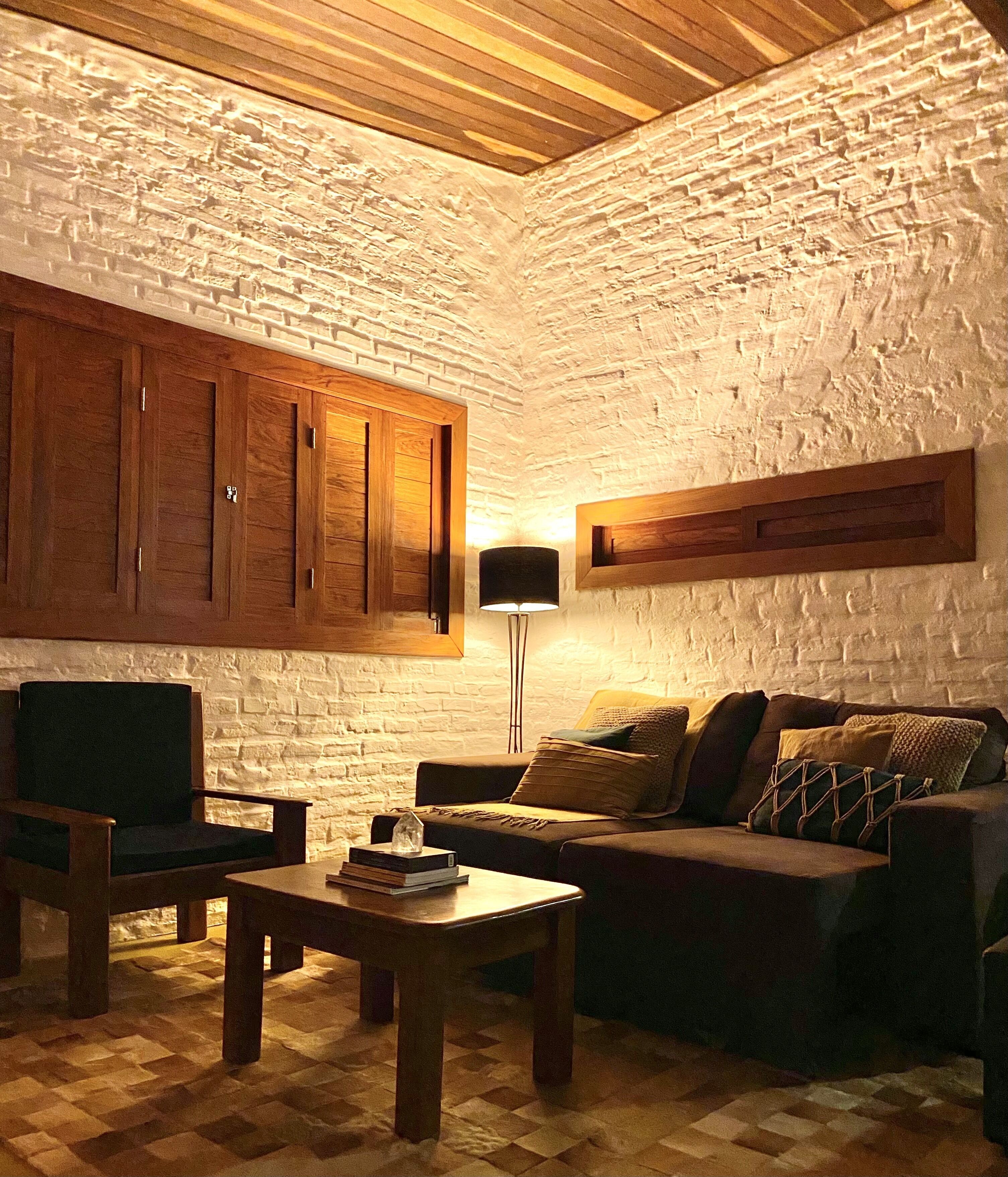 Smart TV, books, stereo