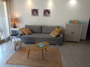 Living area - Appartement Parking Privé,wifi a 300 m de la Plage (La Ciotat)