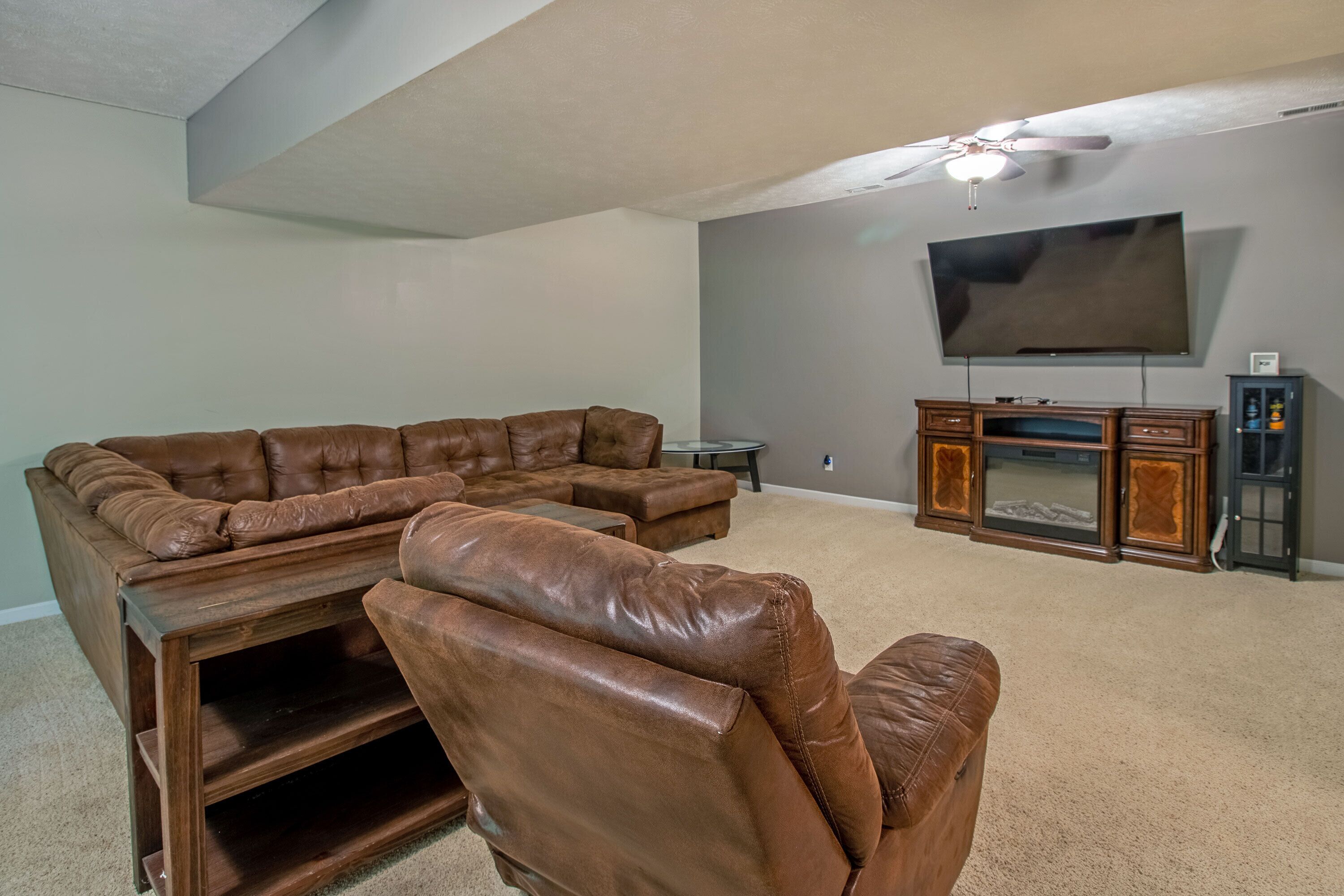 Screened Deck with Smoker! Pet Friendly, Shuffleboard *Free Resort Passes