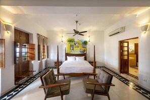 Grand Double Room | Safe på rommet, lydisolert, strykejern/-brett og wi-fi (inkludert)