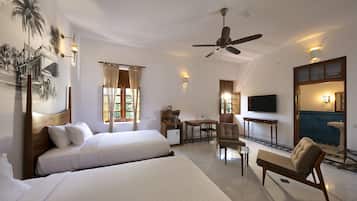 In-room safe, soundproofing, iron/ironing board, free WiFi