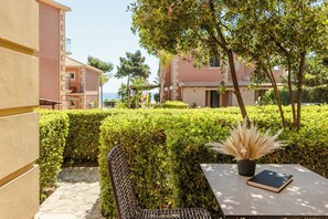 Triple Room with Sea View | Terrasse/Patio