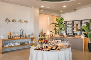 Free daily buffet breakfast