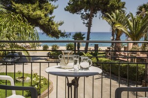 Superior Room with Sea View | Vistas del balcón