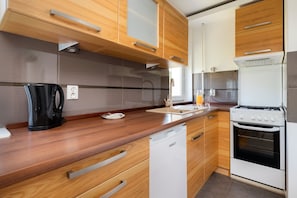 Cookware/dishes/utensils