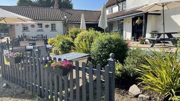 Deluxe Double Room, 1 King Bed | Terrace/patio