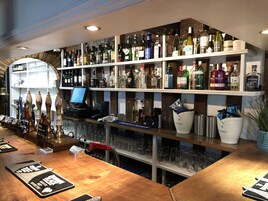 酒吧（店内）