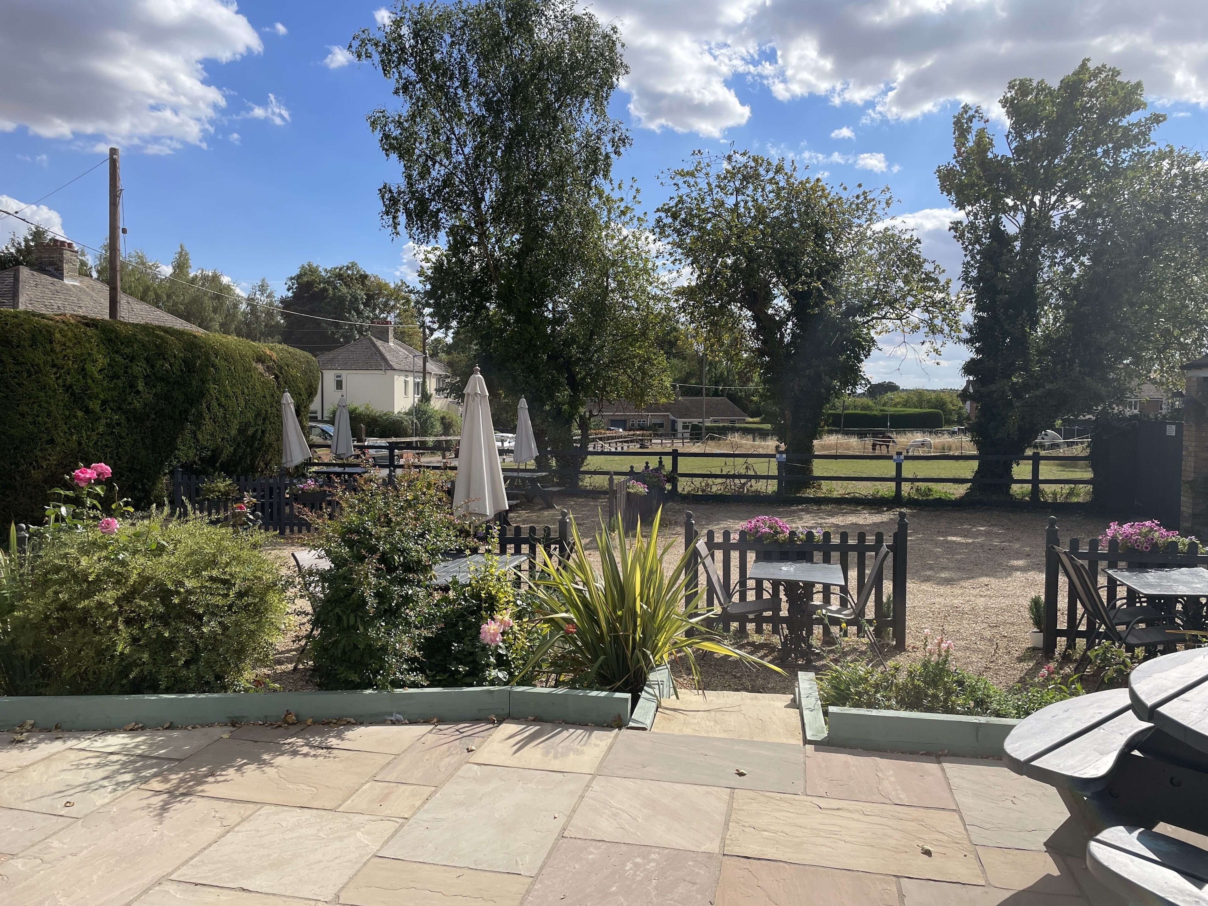 Vista frontal de la propiedad