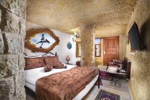 Deluxe Cave Room