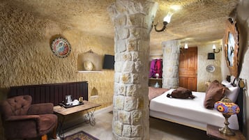 Deluxe Cave Room | Tabla de planchar con plancha, wifi gratis, ropa de cama