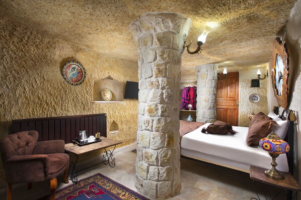 Deluxe Cave Room