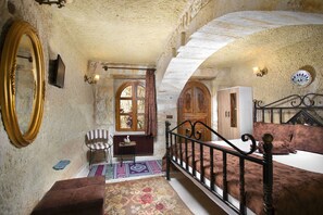 Hypo-allergenic bedding, iron/ironing board, free WiFi, bed sheets - Romantic Cave Hotel (Ürgüp)