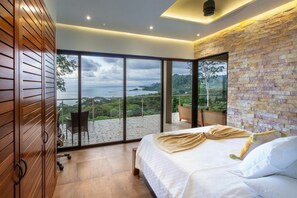 4 bedrooms - Luxe 4 Bdrm Villa w Epic Oceanview Infinity Pool (Bahía Ballena)