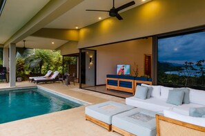 4 bedrooms - Luxe 4 Bdrm Villa w Epic Oceanview Infinity Pool (Bahía Ballena)